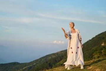 51歲前港姐吳文忻癌逝！罹乳癌4期擴散大腦　兩幼女病榻痛心道別