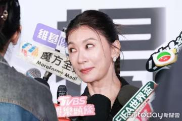 護愛女海邊性感照！賈靜雯笑嗆：你們很保守耶　胡宇威一句話閃瞎全場記者