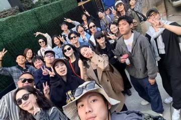 分手16年罕見同框!王柏傑赴LA曬超狂大合照 網眼尖認出「柯佳嬿也在其中」