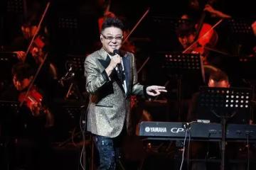 姜育恆唱一半「老婆驚喜獻吻」！　合體吳奇隆飆《紅蜻蜓》掀回憶殺