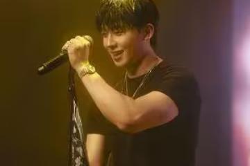 男星無預警開唱「黃鴻升神曲」！來台鬧烏龍「搞錯時間」狂道歉
