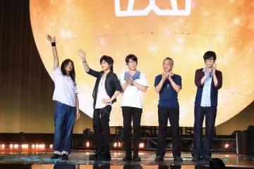 直擊／超扯！「亞洲天團始祖」降臨大巨蛋　五月天阿信驚：怎麼可能