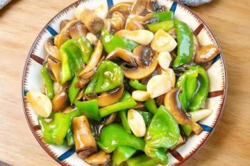 素菜天花板！蒜香青椒口蘑，鮮到舔盤，減脂閉眼沖🍄