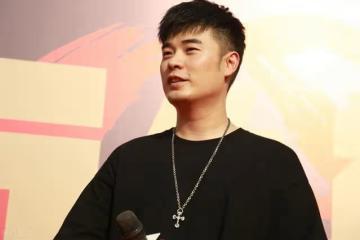 《愛情公寓》命運大不同,婁藝瀟陳赫直播撈錢,這兩人卻潛心演戲
