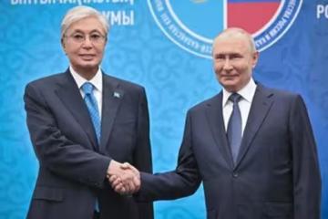 普京沉默了！哈薩克總統當面直言「該停戰了」，字字戳中痛點