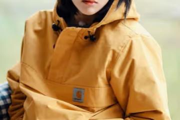 歐陽娜娜的這個造型真驚艷,穿禮服,騎大馬,實現了心中的夢想