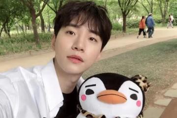李俊昊：隨便扔個眼鏡造就百萬直拍，擊敗李政宰拿下影帝卻被嘲