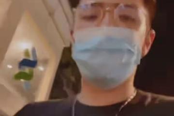 姜大衛一家出行，與妻子十指緊扣太恩愛，曹永廉子女罕露面像外公