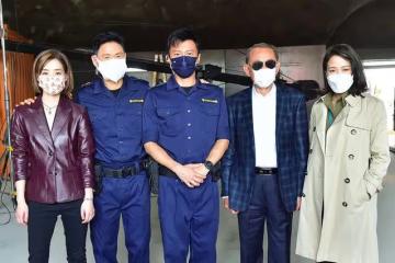 引圍觀!謝霆鋒現身中環為新電影開工,赤裸上身大秀爆肌身材