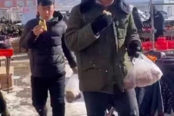 逝去的童年好像回來了,他的視頻吸粉千萬,太有煙火氣人情味了!