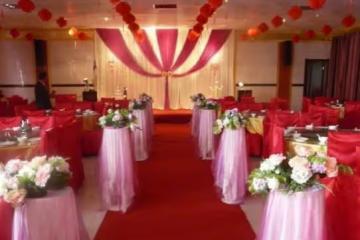 再婚當天前妻把女兒託付給我，現任妻子給了前妻30萬，前妻拒收了