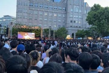 全網除了我,都在韓國大學看校慶