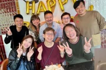 李克勤妻子迎48歲生日,一個月參加12場聚會慶祝,強大朋友圈曝光