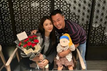 張馨月陪女兒拆2萬元禮物，意外曝光林峯六千萬豪宅及名酒收藏
