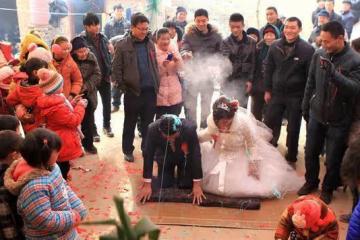 「兒子兒媳結婚半年,沒消停一晚」婆婆的朋友圈,毀了兒子的婚姻