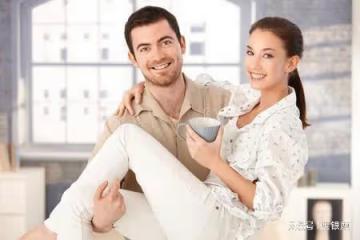 總算盼到晚上,我抱起38歲小嬌妻想和她溫存,可她卻給我看張照片