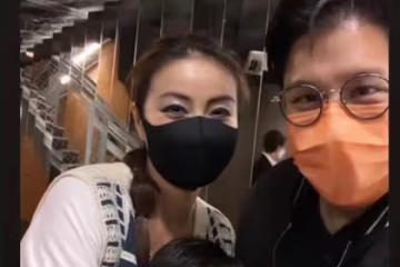 郭晶晶化濃妝登台表演,霍啟剛攜兒子現身支持,自稱是妻子的鐵粉