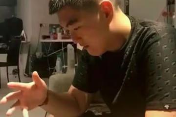 離破產不遠了，趙本山兒子買手串頂北京一套房，被罵敗家怒懟網友