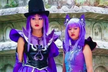 黑魔仙官宣結婚,民政局前拍照超新穎,當街親吻把一旁大爺甜到了