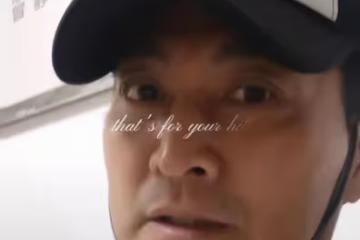 62歲何家勁內地做針灸,渾身扎針眉頭緊鎖顯疼痛,健康狀況引擔憂