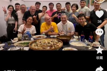 眾TVB戲骨內地小飯館聚餐！湯鎮業健壯麵色通紅，王俊棠攜妻露面