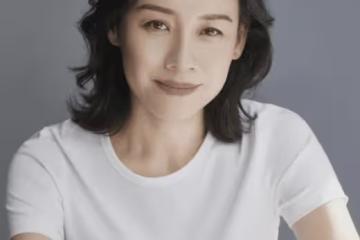 大娘子劉琳,被名導拋棄後,賭氣嫁平凡老公,如今47歲被寵成公主