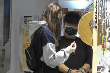 任達華18歲女兒好驚艷，秀腹肌九頭身比例似超模，日常奢侈品傍身