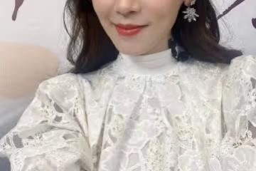 43歲港姐冠軍曬學生妹造型，被嘲裝嫩博關注，一對兒女生父成謎