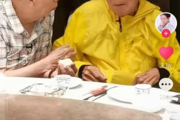 兩位相聲大師罕同框！85歲黃俊英精神好，87歲楊達坐輪椅行動不便