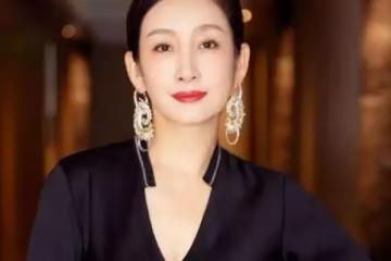她曾被稱「最丑影后」，7年的男友遭截胡，今41歲二婚生活美滿