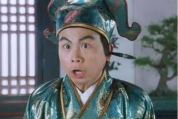 他是周星馳的御用配角,才華橫溢娶了個漂亮妻子,美貌出眾不輸女