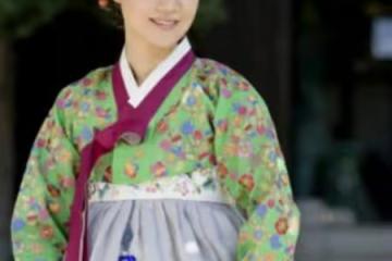 她是《大長今》里善良的韓尚宮，梁美京的姻緣也傳奇
