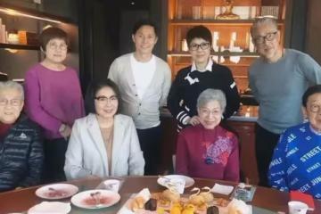 TVB老戲骨聚會!87歲羅蘭一頭銀髮精神抖擻,張國強胸肌輪廓明顯,網友:從小看著TVB長大的