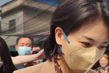 繼胡歌之後，演員劉濤現身合肥街頭拍戲，被指穿著打扮像「大媽」