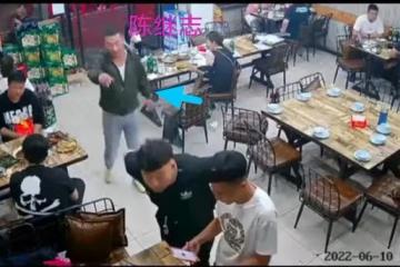唐山打人事件燒烤店突然搬走,令人震驚,之前採訪需經有關部門
