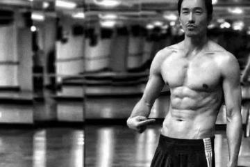 國內第一名模胡兵,18年不溫不火,與瞿穎意難平,51歲情史成謎
