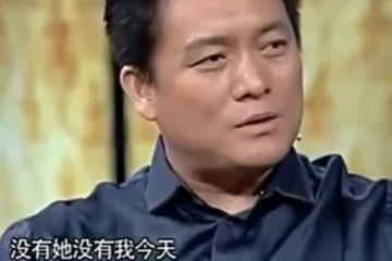19歲跟導演北漂,裸婚住地下室連生3娃,丈夫用7部劇將她捧紅