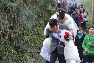 姐姐嫁到鄰村,3年後回家腳不著地,弟弟哭喊著說姐夫不是人