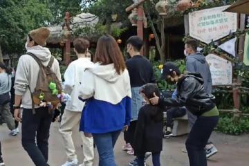 相處久了會越來越相似?等等的長相卻繞開了鄧超,反倒撞臉鹿晗