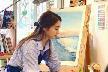 書香門第的大小姐，嫁給影帝李秉憲，人們說她是「菩薩心腸」