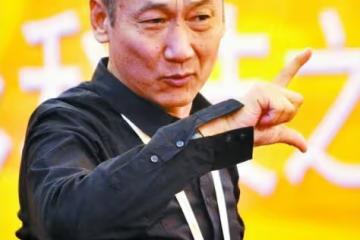 著名導演張建亞,娶女星張瑜,離婚成遺憾,如今事業有成家庭幸福
