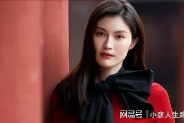 超模何穗曬私下美照,曾超越前輩獲得青睞,婚姻不幸及時脫身