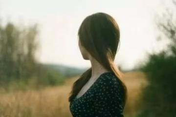我和老婆吵架，喝醉了跟一個女人開了房，第二天看清那個人，我忍不住笑了！