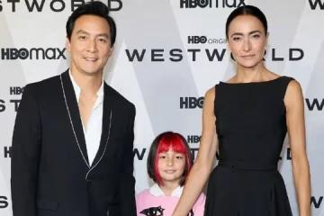 吳彥祖帶妻女走紅毯　女兒挑染紅髮超搶鏡！