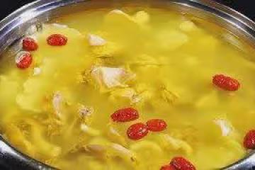 婆婆生病想喝雞湯,我去買雞忘帶錢,返回時傻了眼