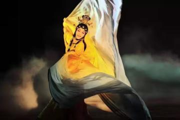 李玉剛：一個妖艷而當紅的男歌手在這世界可能遭遇什麼