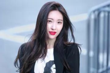 她有著亞洲第一美腿的頭銜,身高只有166cm,腿長就有120cm