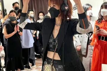 57歲張曼玉罕見現身！在香港商場打碟遭圍觀，背兩萬元包露螞蟻腰