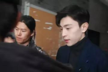 鄧倫最新未P路透曝光，側臉無敵女生全部星星眼：插口袋不要太帥_高又白_皮膚_明星