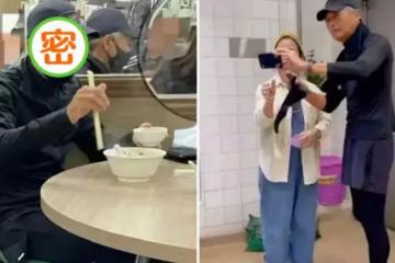 影帝周潤發吃早餐時被偶遇,滿頭白髪身軀佝僂,已瘦成「紙片人」,給人一種慢吞吞的感覺:說不出來的心酸